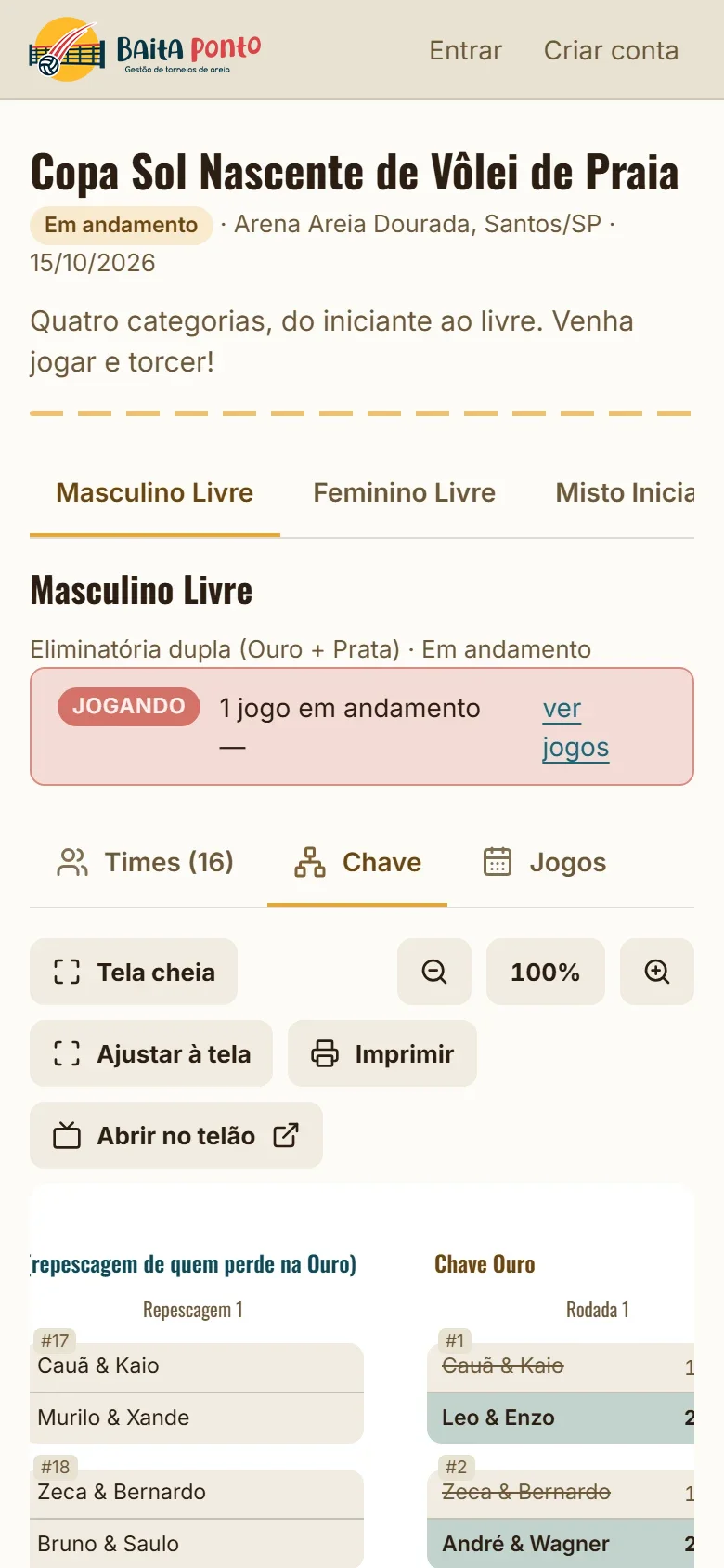 A página pública do torneio no celular: título, categorias, jogo em andamento e a chave